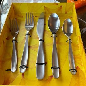 New Gourmet Settings STUDIO 5 pc place setting